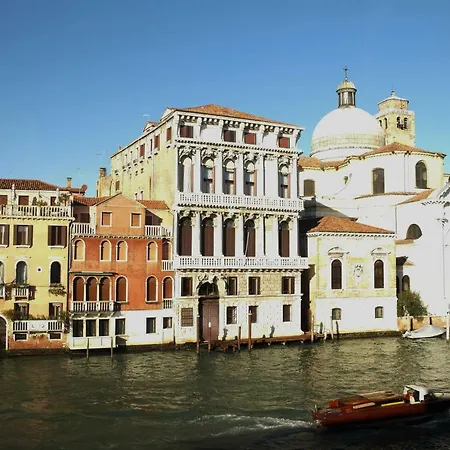 Penzion Noble Palace Grand Canal *