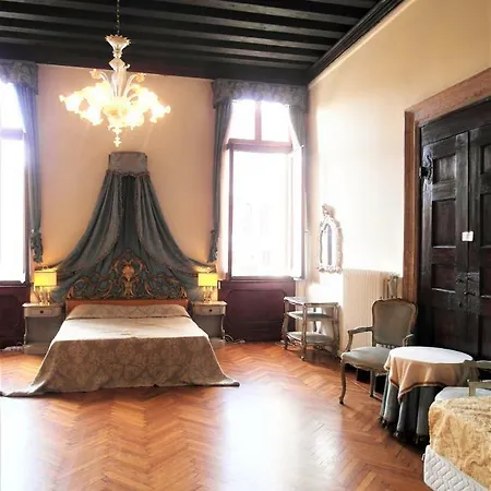 Noble Palace Grand Canal Venedig