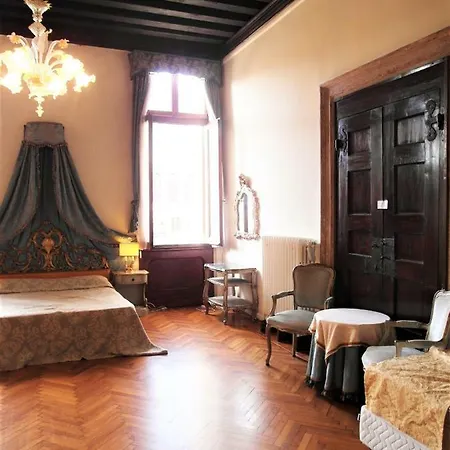 Noble Palace Grand Canal Penzion